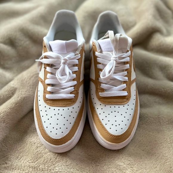 CUSTOM NIKE HAND PAINTED COURT VISION ALTA WHITE/ BEIGE 8.5 SIZE - Picture 3 of 3